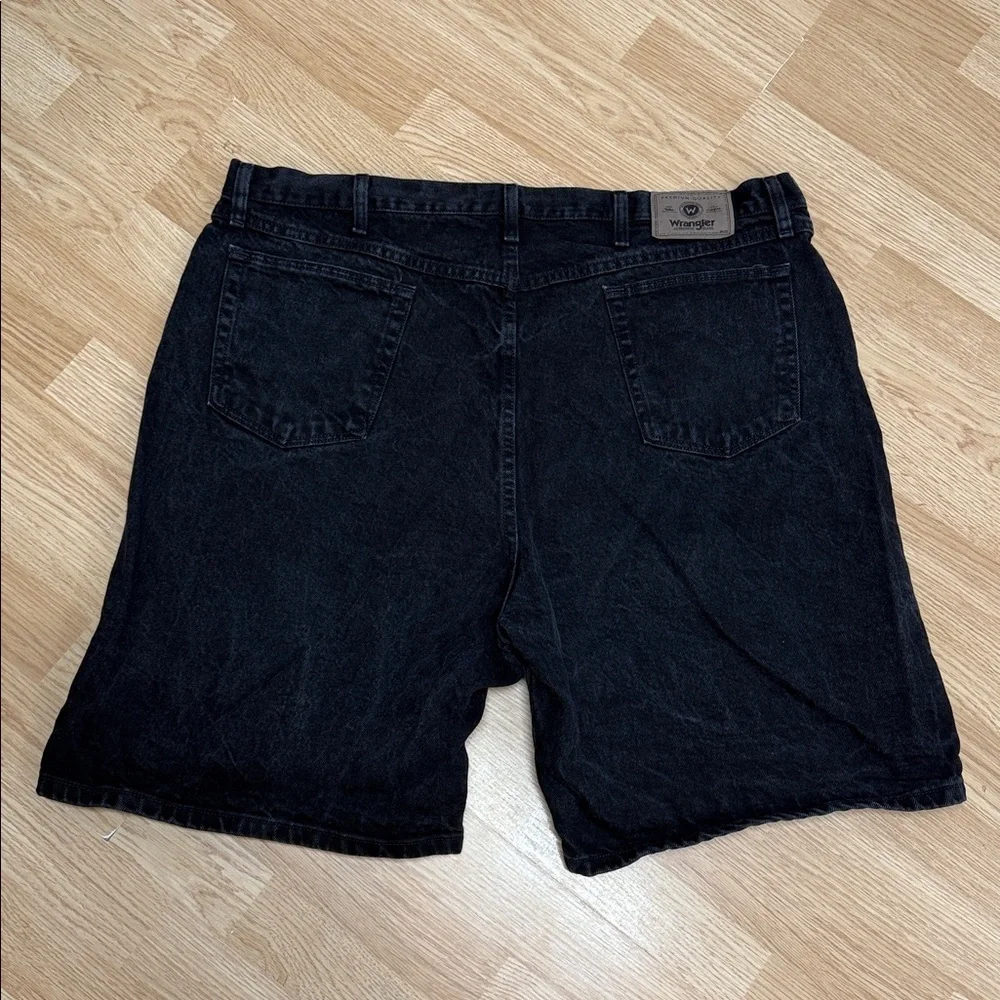 Wrangler Men’s 44 Black Denim Jean Shorts Relaxed Fit Cotton Y2K